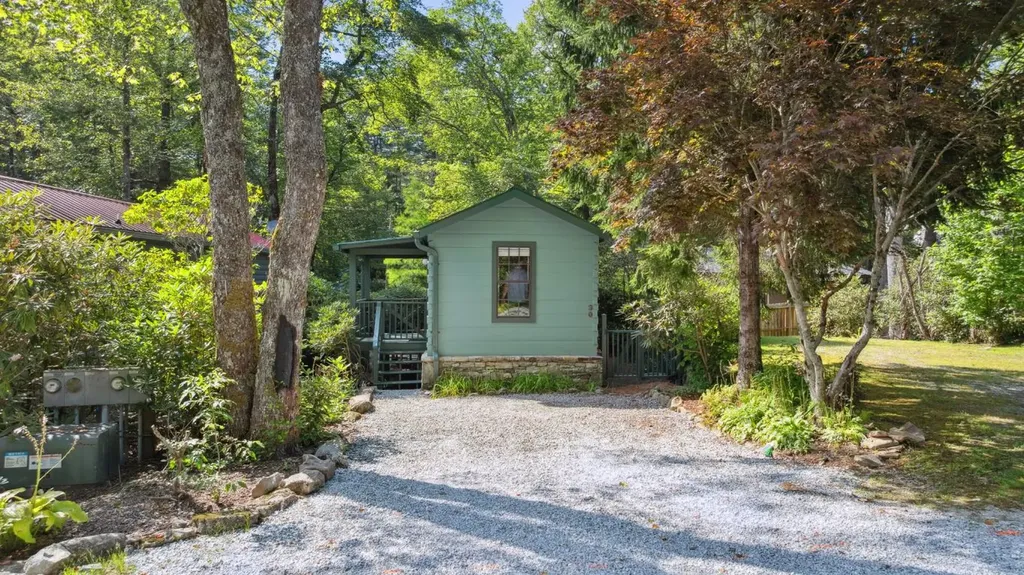 30 Chestnut Walk Highlands NC 28741