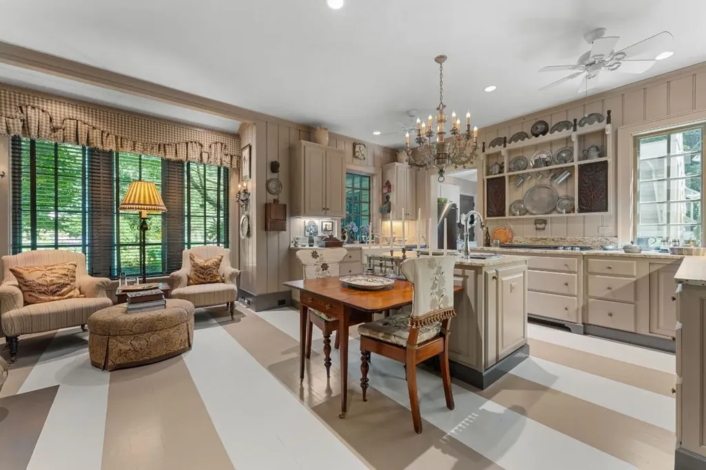 424 Big Bearpen Road Highlands NC 28741