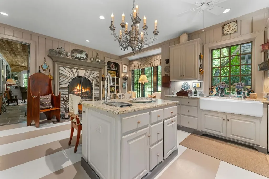 424 Big Bearpen Road Highlands NC 28741