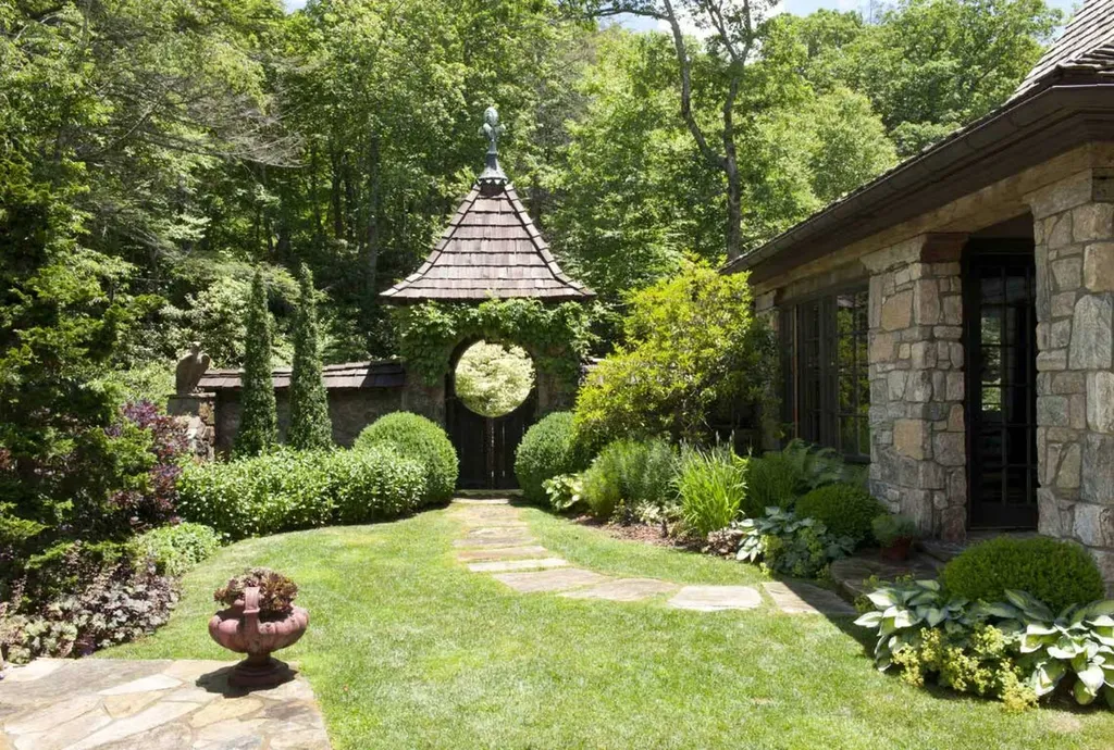 424 Big Bearpen Road Highlands NC 28741