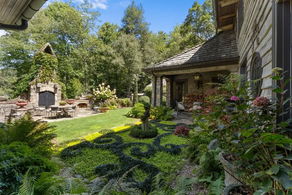 424 Big Bearpen Road Highlands NC 28741