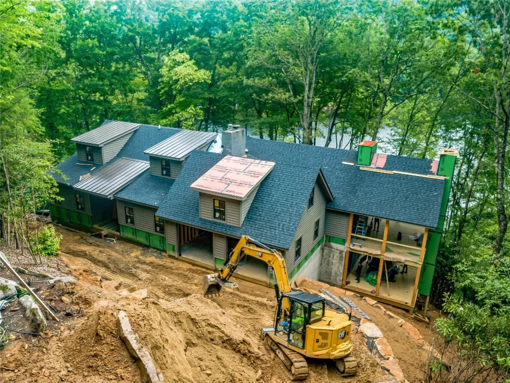 95 Cardinal Trace Lake Toxaway NC 28747