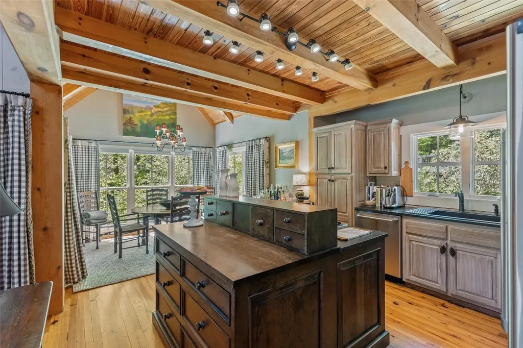 58 Little Pond Lane Cashiers NC 28717