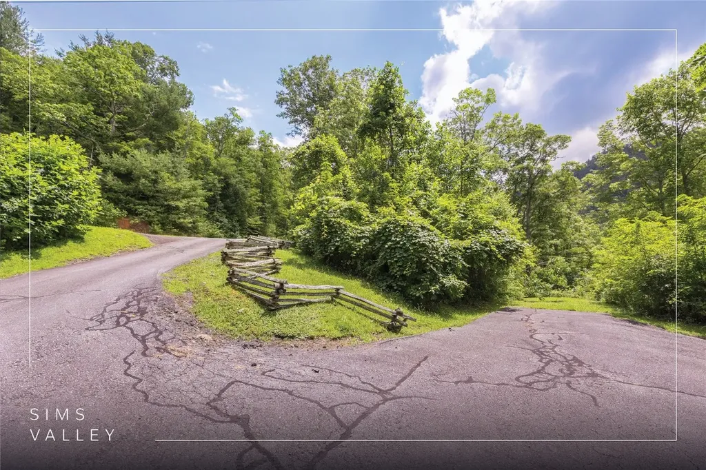 21r Pilot Knob Road Glenville NC 28736