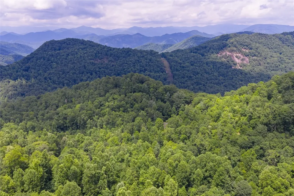 21r Pilot Knob Road Glenville NC 28736