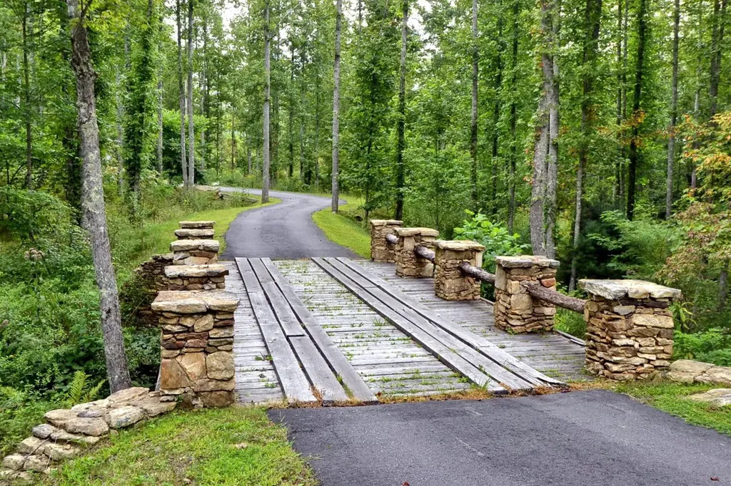 21r Pilot Knob Road Glenville NC 28736