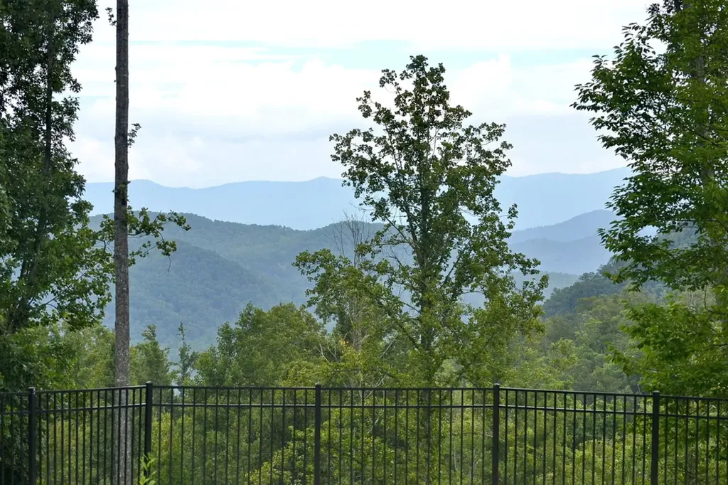 21r Pilot Knob Road Glenville NC 28736