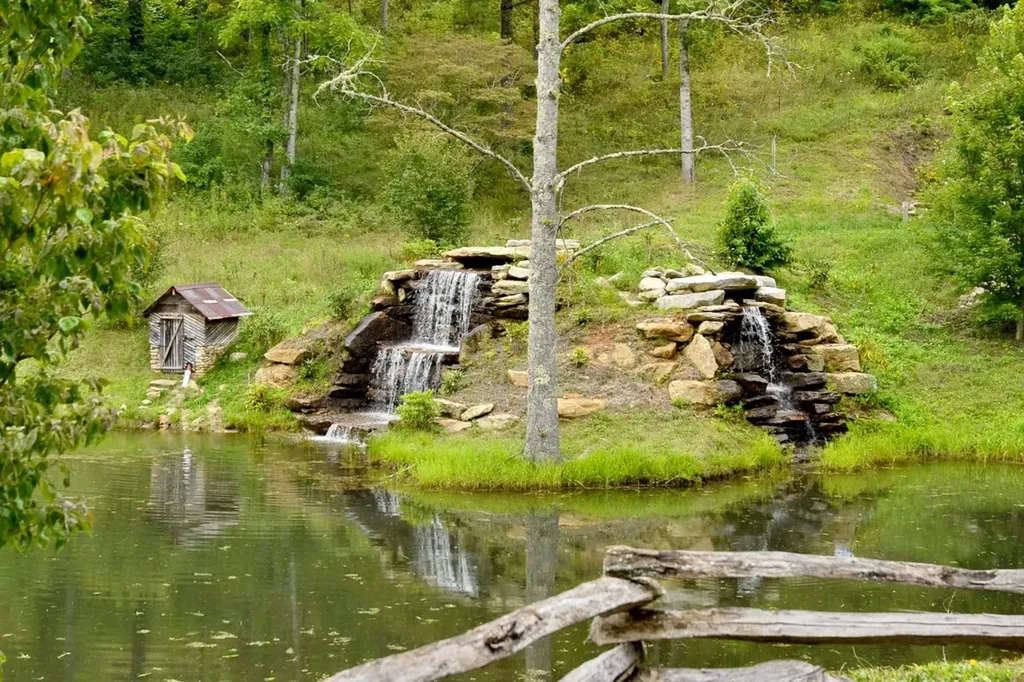 21r Pilot Knob Road Glenville NC 28736