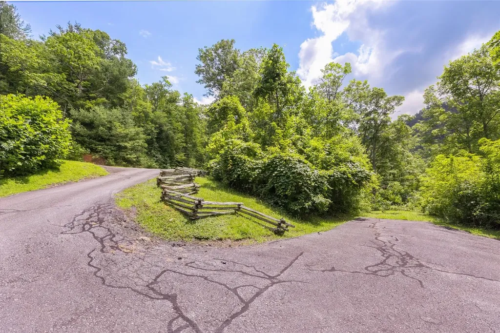21r Pilot Knob Road Glenville NC 28736