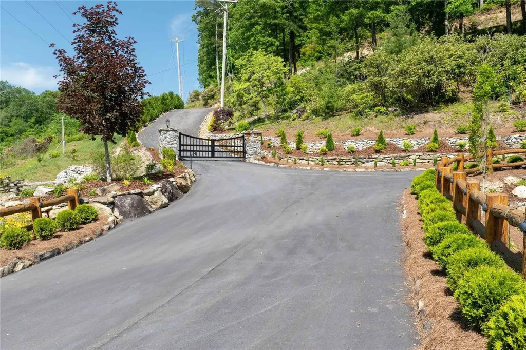 2125 N Highway 107 Cashiers NC 28717