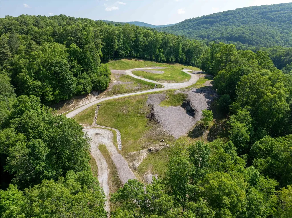 2125 N Highway 107 Cashiers NC 28717