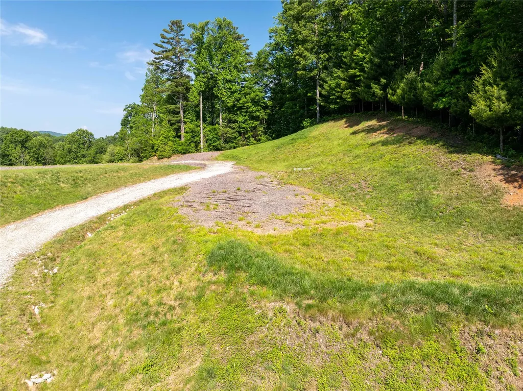 2125 N Highway 107 Cashiers NC 28717