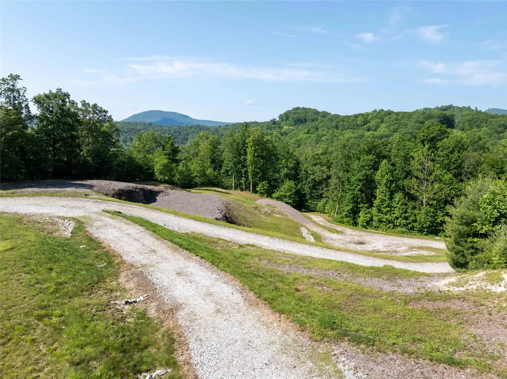 2125 N Highway 107 Cashiers NC 28717