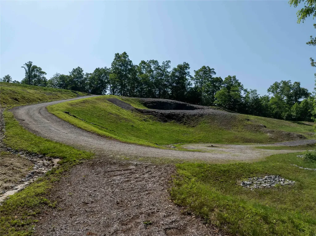 2125 N Highway 107 Cashiers NC 28717