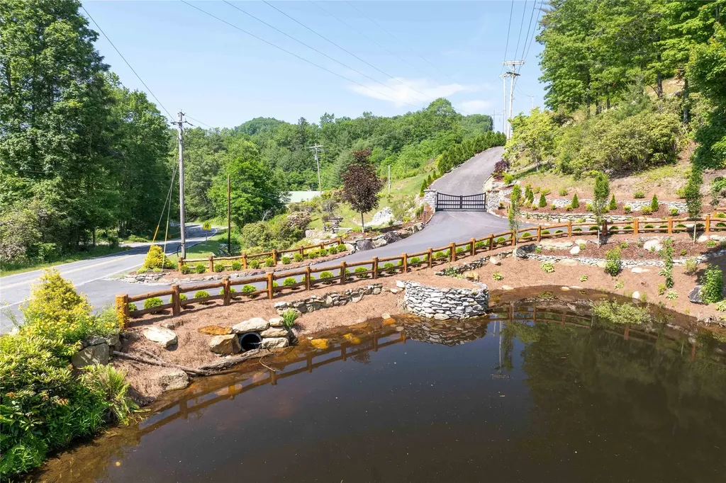 2125 N Highway 107 Cashiers NC 28717