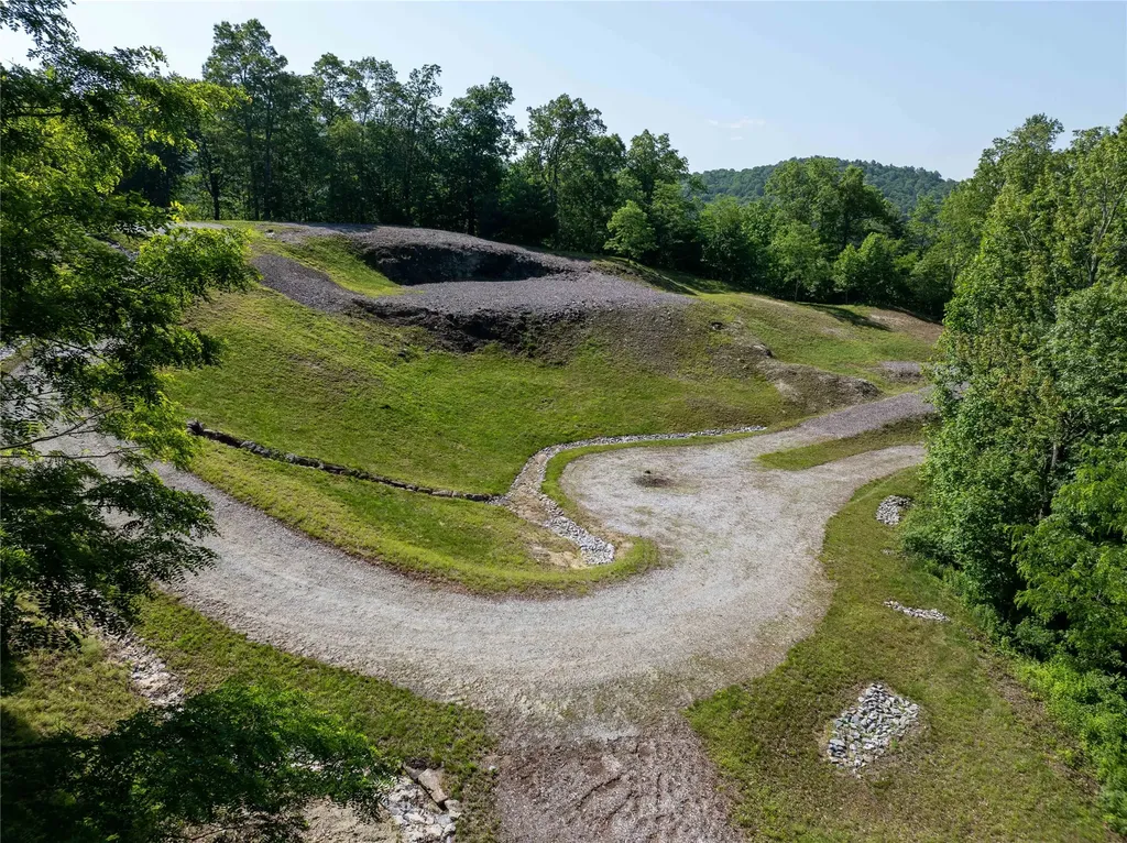 2125 N Highway 107 Cashiers NC 28717