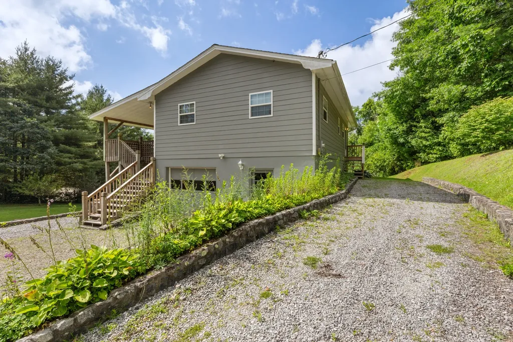 50 Pearl Drive Highlands NC 28741