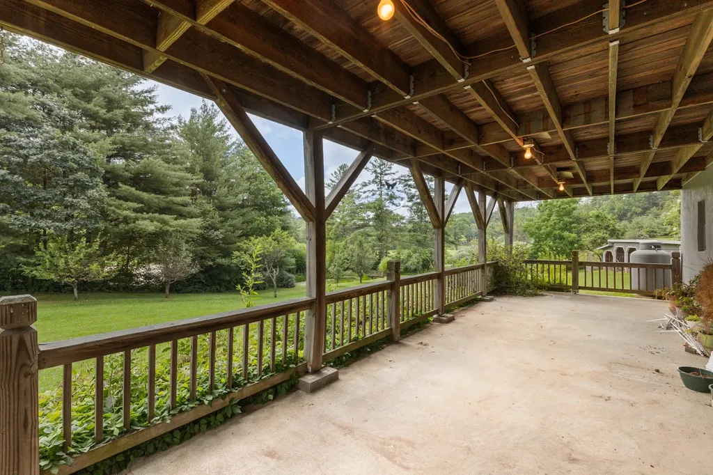 50 Pearl Drive Highlands NC 28741