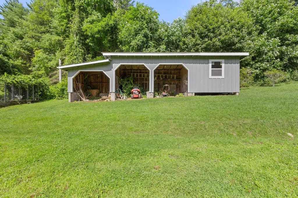 50 Pearl Drive Highlands NC 28741