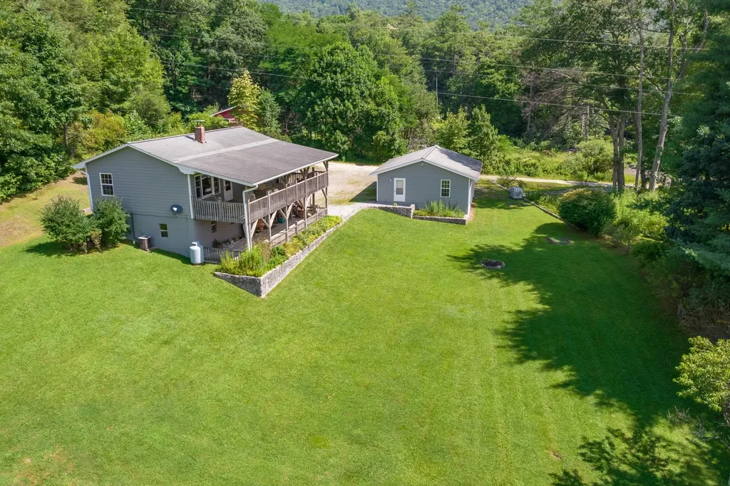 50 Pearl Drive Highlands NC 28741