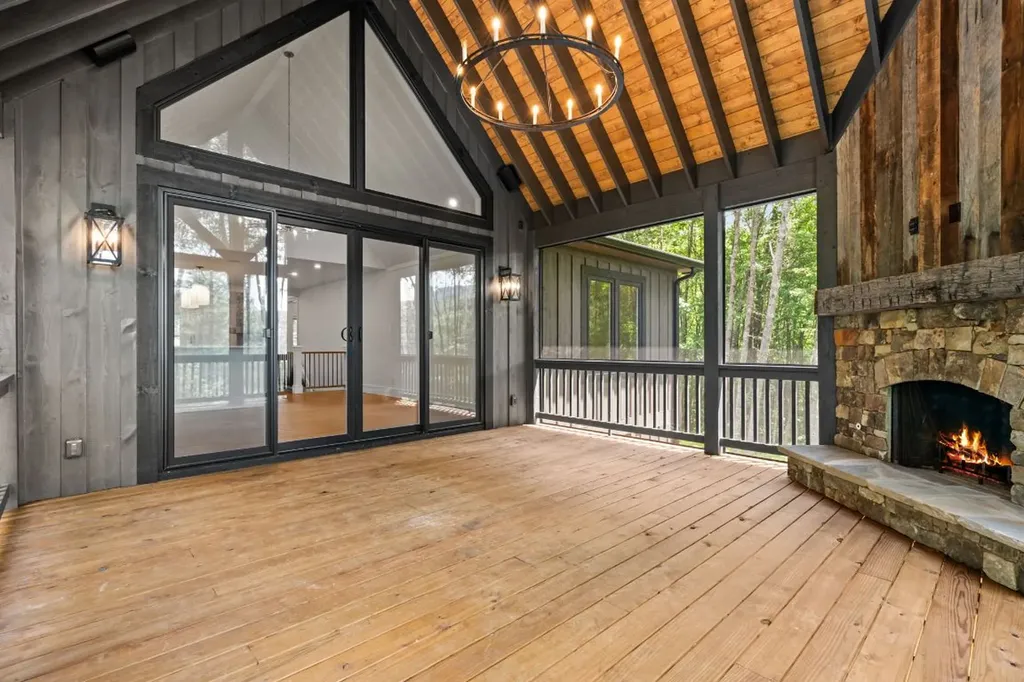 1310 New Settlers Way Glenville NC 28736