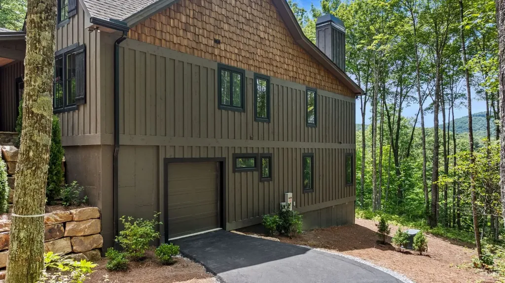 1310 New Settlers Way Glenville NC 28736