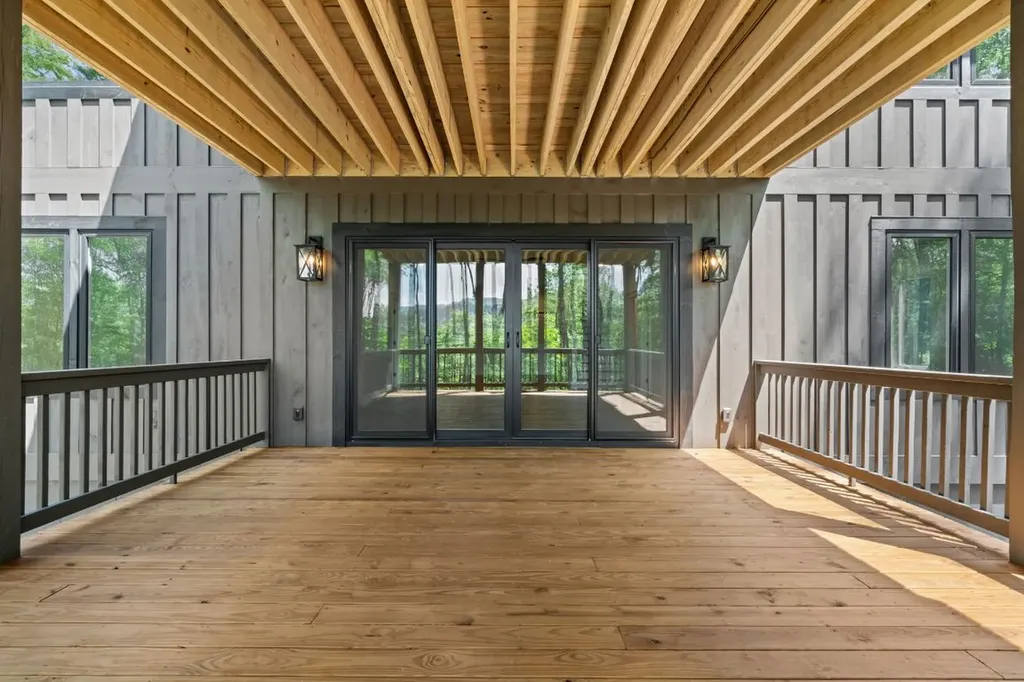 1310 New Settlers Way Glenville NC 28736