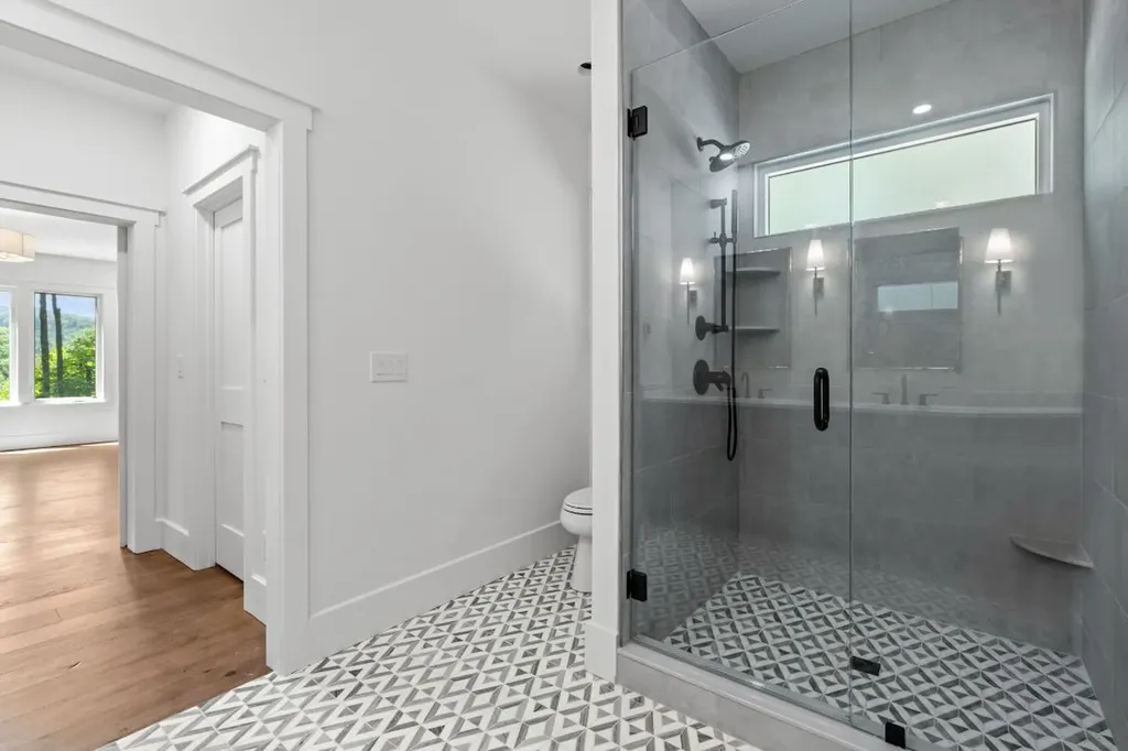 1310 New Settlers Way Glenville NC 28736