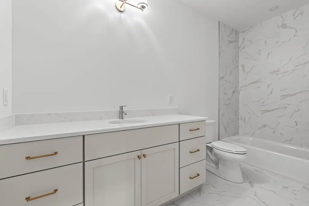 1310 New Settlers Way Glenville NC 28736