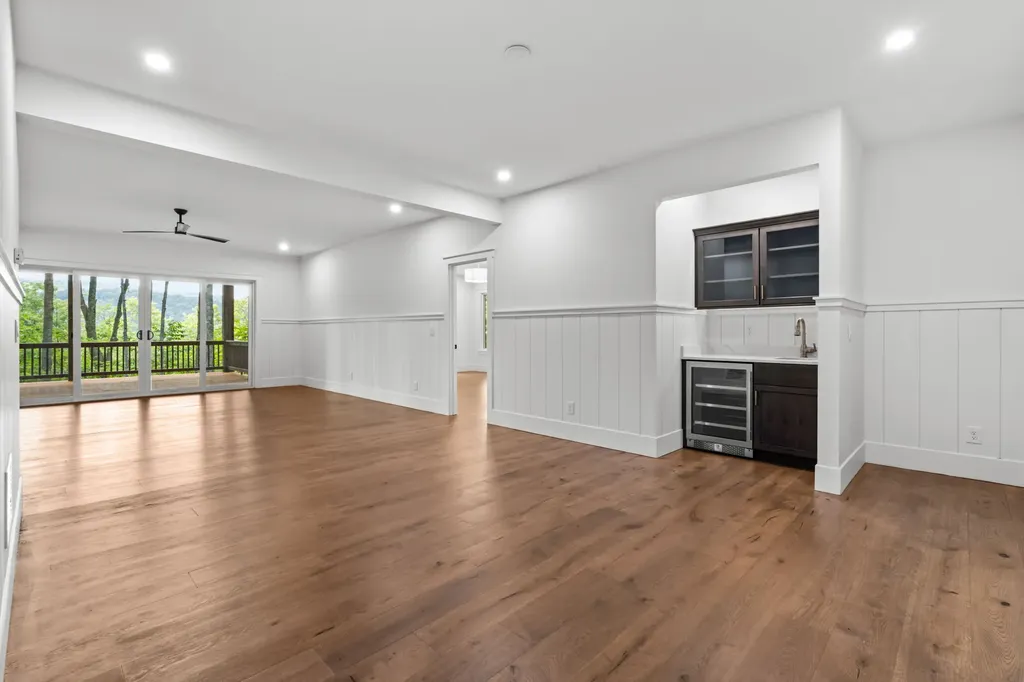 1310 New Settlers Way Glenville NC 28736