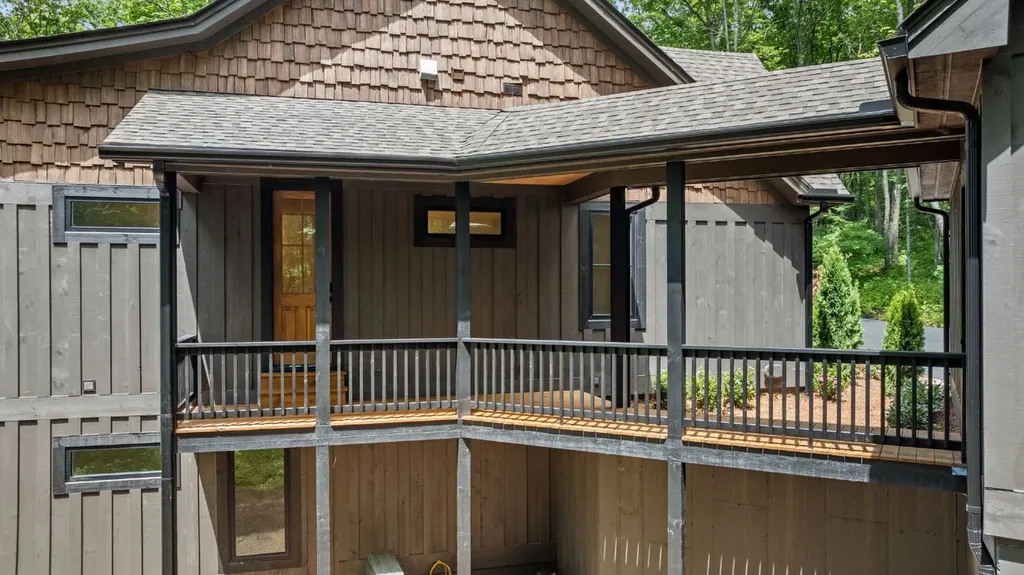 1310 New Settlers Way Glenville NC 28736