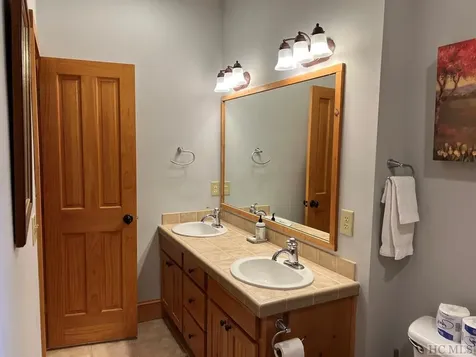 35-b Portland Ridge Cashiers NC 28717