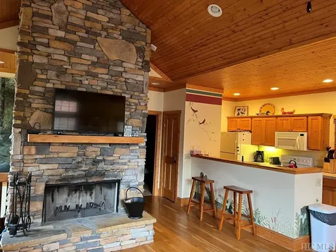 35-b Portland Ridge Cashiers NC 28717