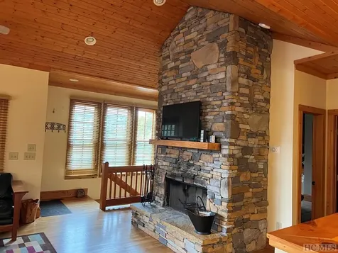 35-b Portland Ridge Cashiers NC 28717