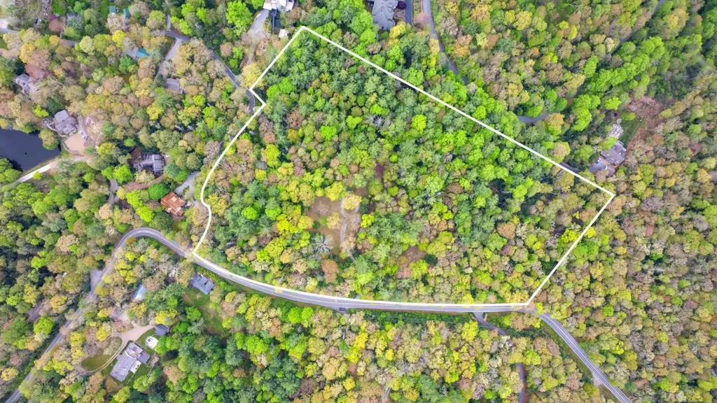 462 Bowery Road Highlands NC 28741