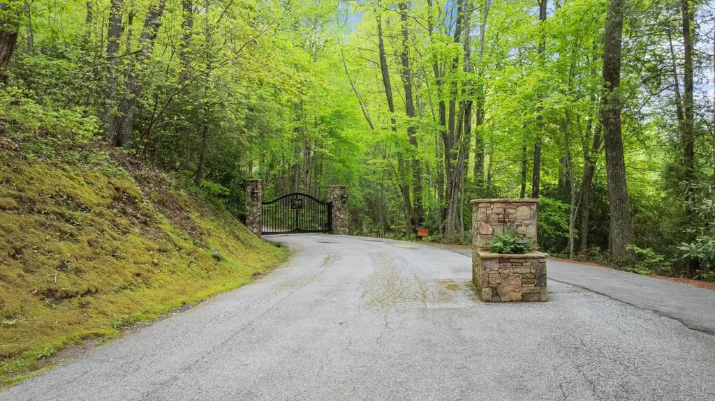 Lot 10 Highlands Point Highlands NC 28741