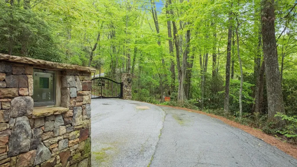 Lot 10 Highlands Point Highlands NC 28741