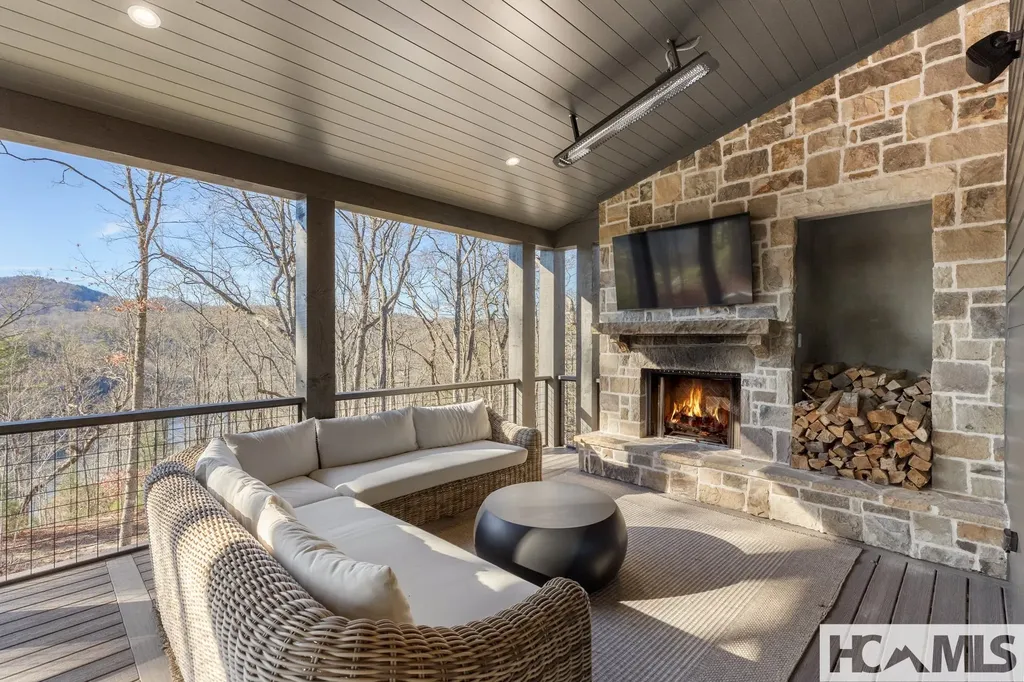 5 N Ridgeline Road Cullowhee NC 28723