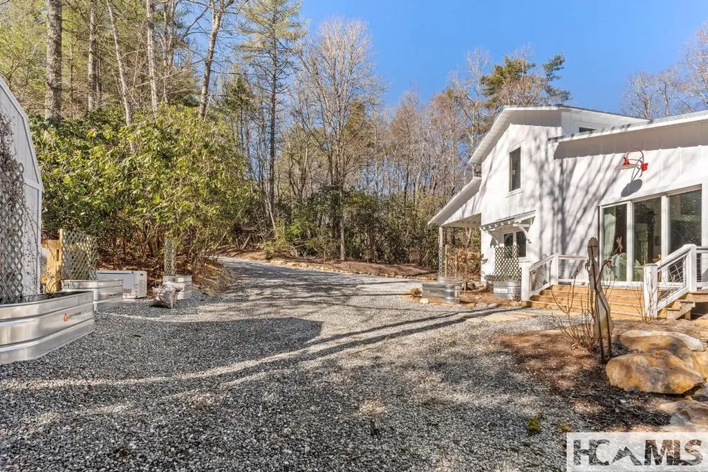 90 Jones Hollow Road 28723 Cullowhee NC 28723