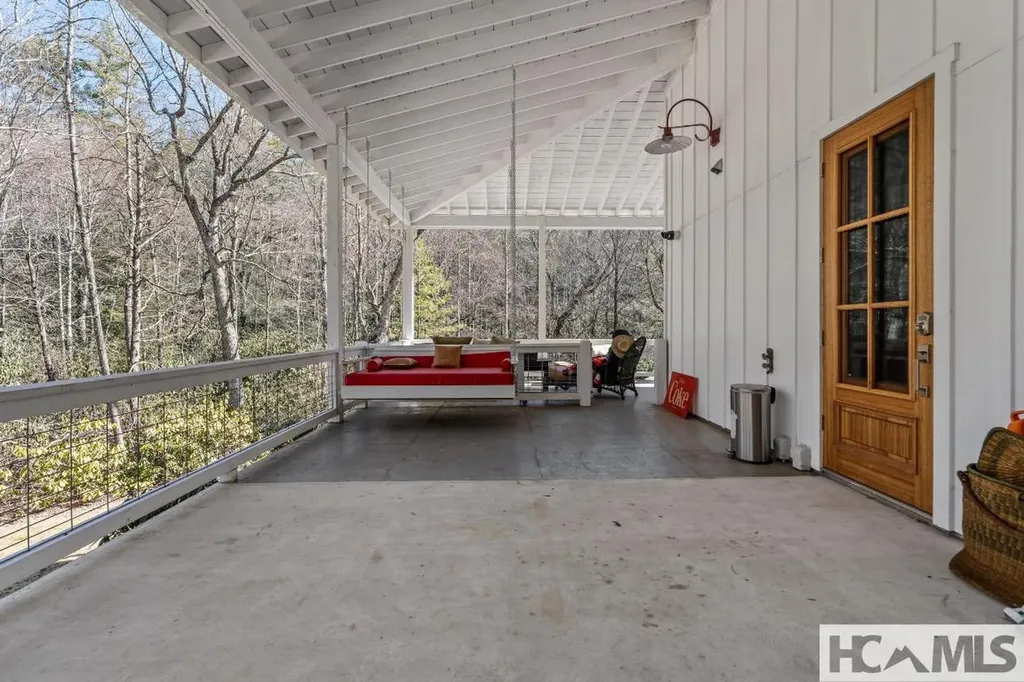 90 Jones Hollow Road 28723 Cullowhee NC 28723