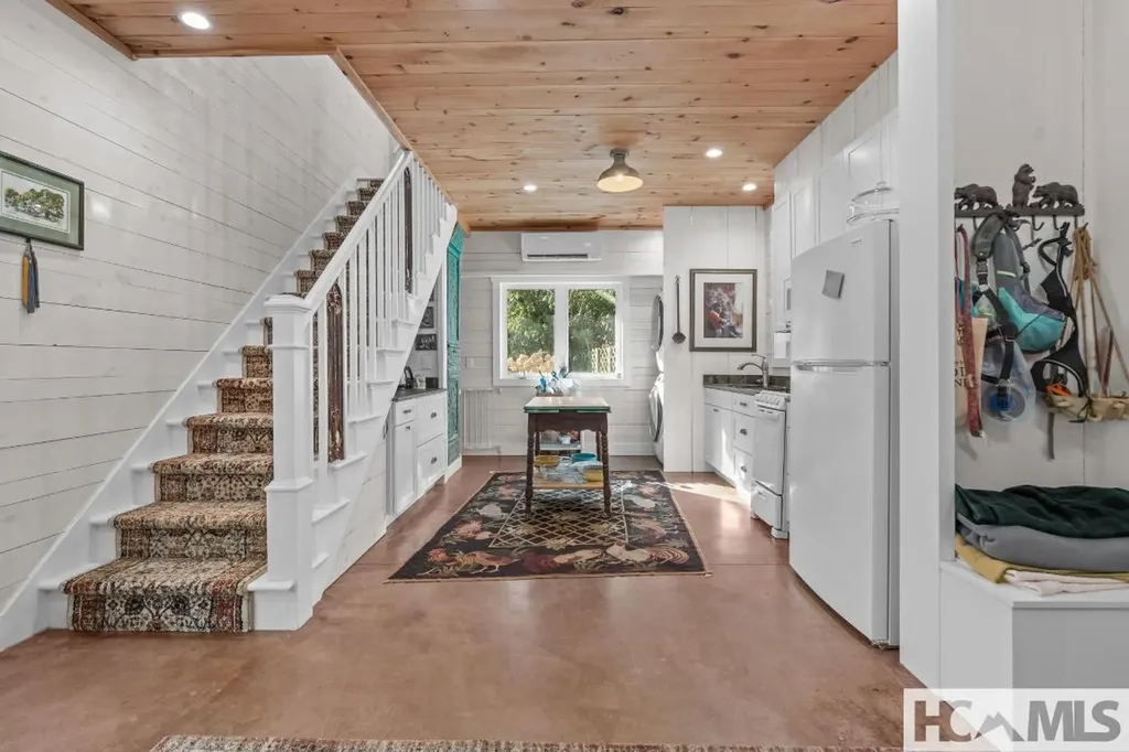 90 Jones Hollow Road 28723 Cullowhee NC 28723