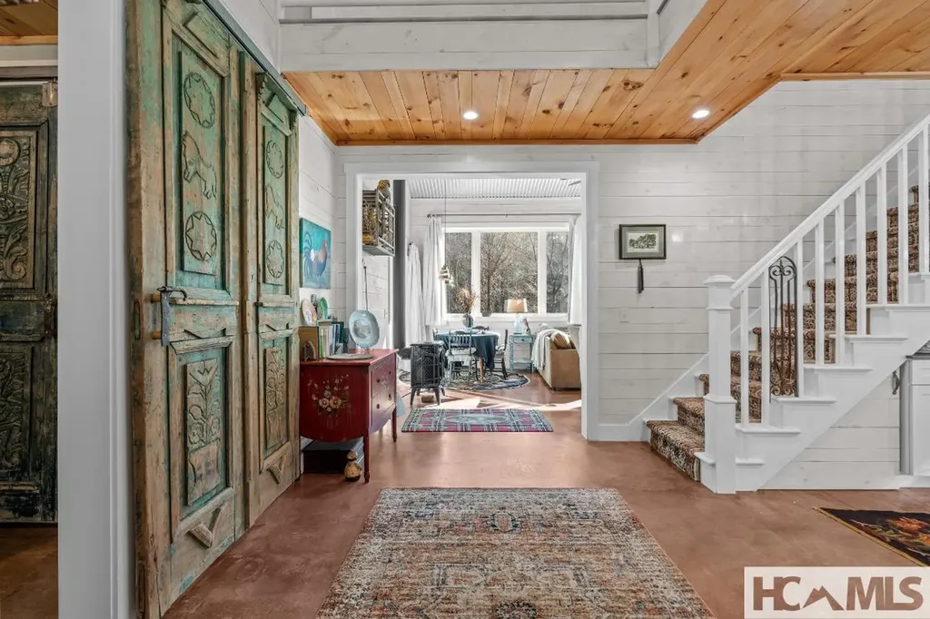 90 Jones Hollow Road 28723 Cullowhee NC 28723