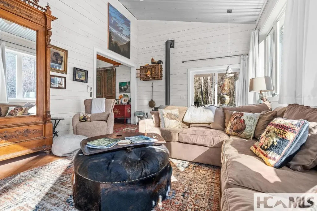 90 Jones Hollow Road 28723 Cullowhee NC 28723