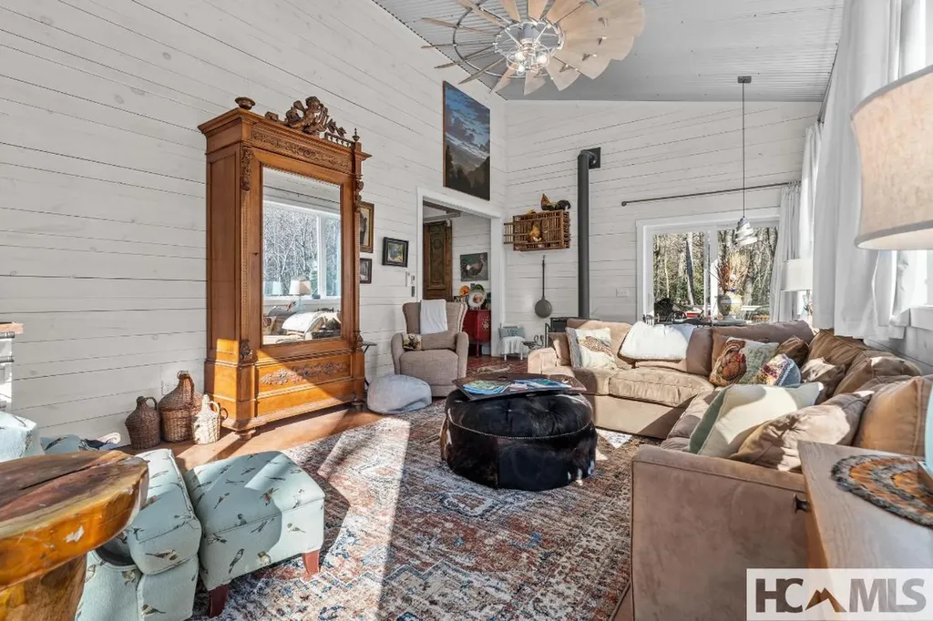 90 Jones Hollow Road 28723 Cullowhee NC 28723