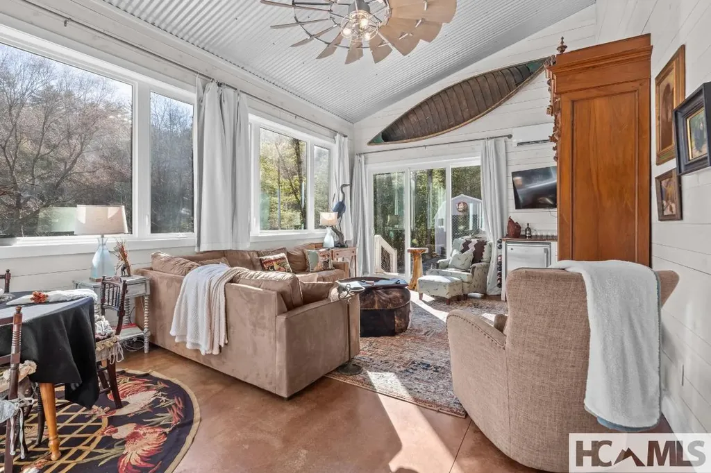 90 Jones Hollow Road 28723 Cullowhee NC 28723