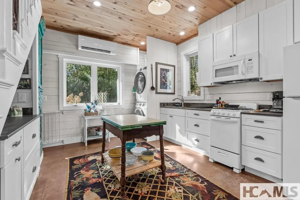 90 Jones Hollow Road 28723 Cullowhee NC 28723