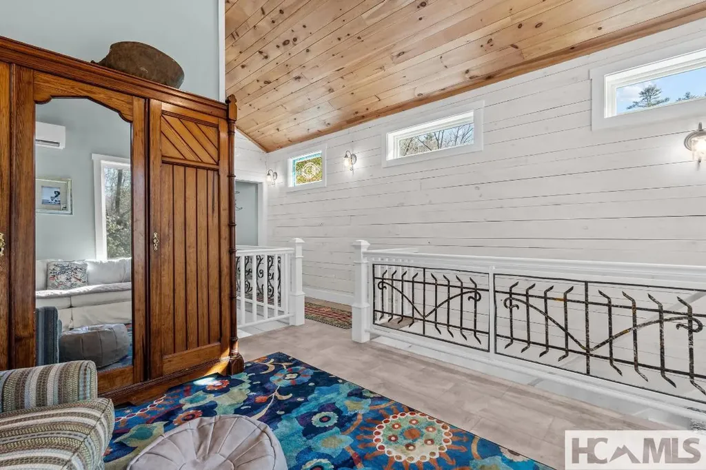 90 Jones Hollow Road 28723 Cullowhee NC 28723