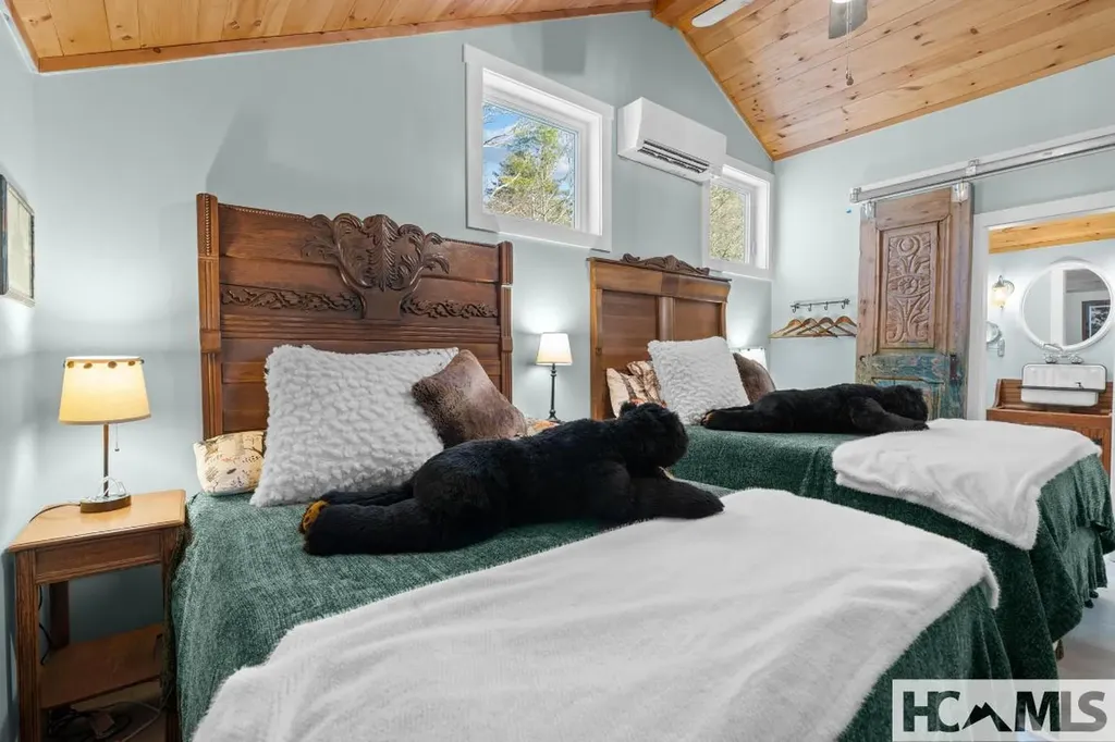 90 Jones Hollow Road 28723 Cullowhee NC 28723