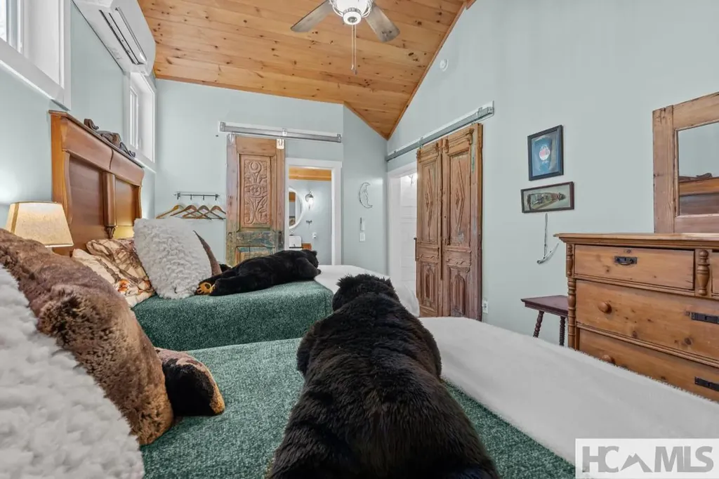 90 Jones Hollow Road 28723 Cullowhee NC 28723