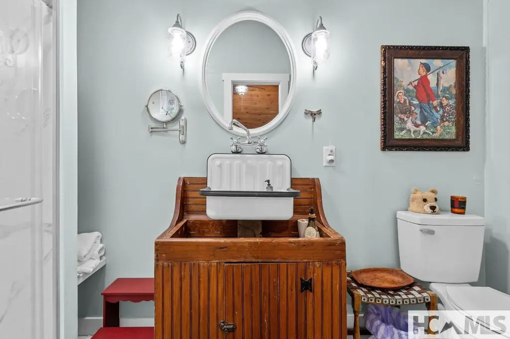 90 Jones Hollow Road 28723 Cullowhee NC 28723